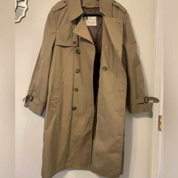 Vintage Trench Coat with removable lining - Picture 2 of 9